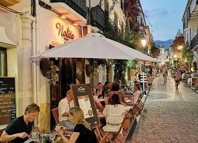 Plaza De Naranjos